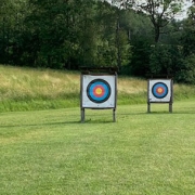 Bogenkurse Sommer 2022 auf einem Bogensportplatz mit Scheiben